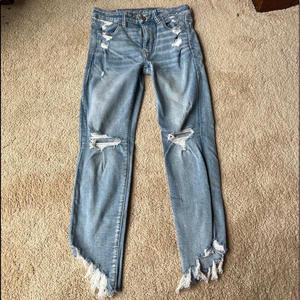 AE distressed cropped jeans Size 6
